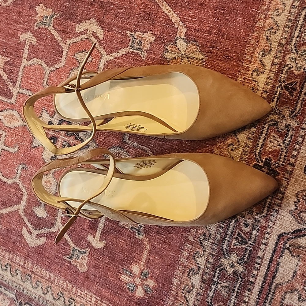 Nine West 1 inch wedge sandal 8.5M tan suede